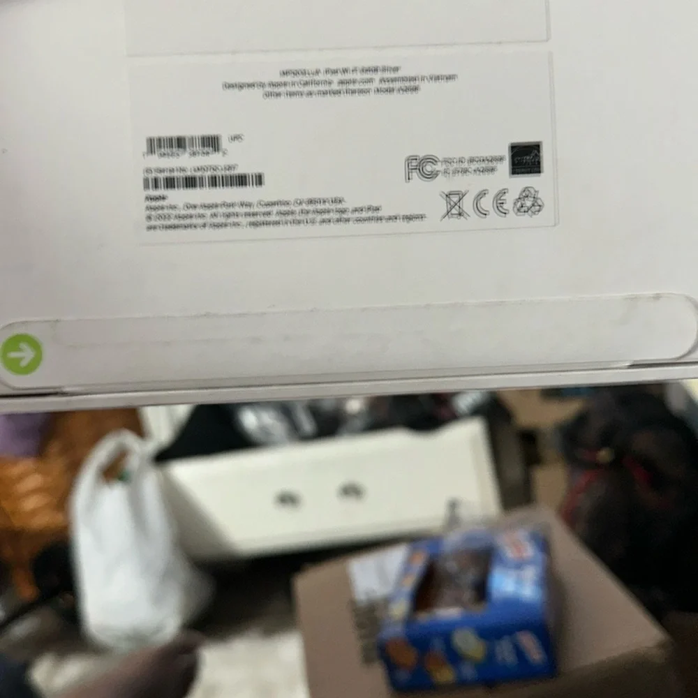 iPad 10th Generation 10.9” 2022 in silver 64 gb